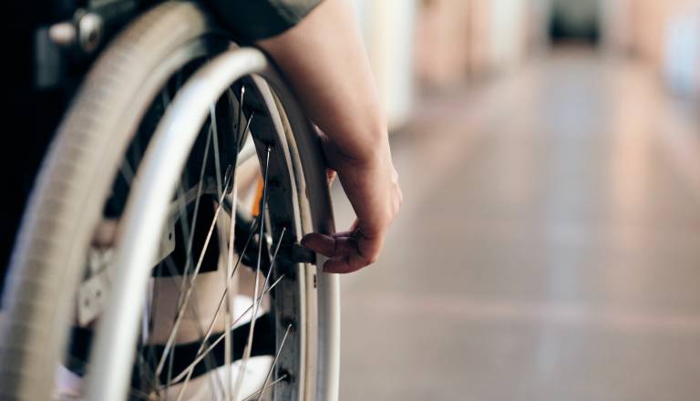 17-letni Prekmurki zaradi invalidskega vozička zavrnili možnost šolske ekskurzije