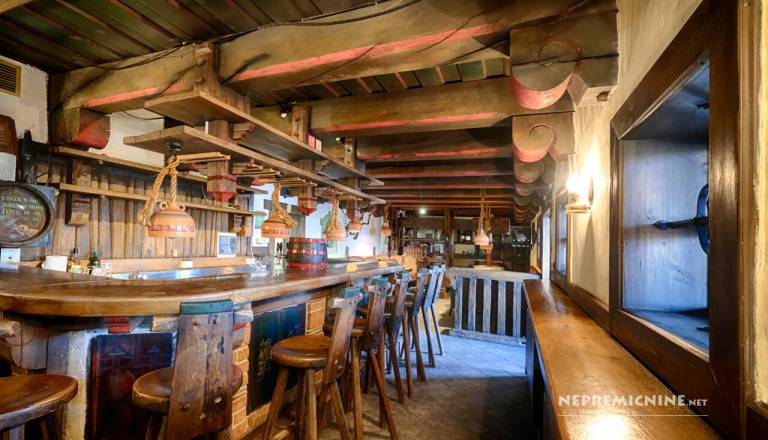 Ob meji se za dva milijona evrov prodaja avtentičen hotel