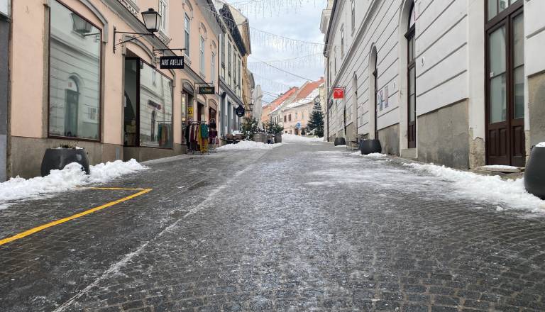 Soli za posipanje Javnim službam Ptuj ni zmanjkalo. »Zimska služba je delovala po načrtu, težava so bila nerealna pričakovanja«