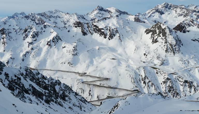 Usodna nočna izmena, varnostnik umrl od mraza
