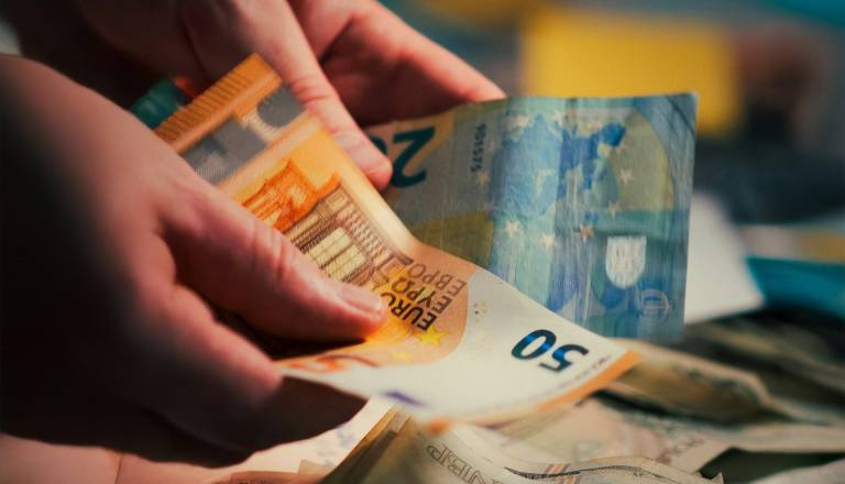 Ta znamenja bodo sprejela pomembno odločitev o denarju in varnosti