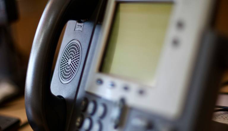 Težave pri Fursu: telefonske linije nedosegljive