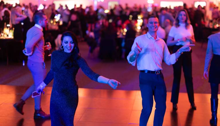 FOTO in VIDEO: Tako so v Mariboru pravoslavni verniki opolnoči stopili v novo leto