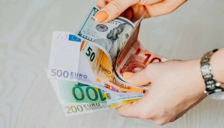 Ta znamenja bodo tehtala pomembno odločitev, povezano z denarjem in varnostjo