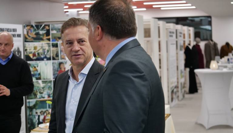 Komisija za preprečevanje korupcije, tudi en SMS pomeni kršitev