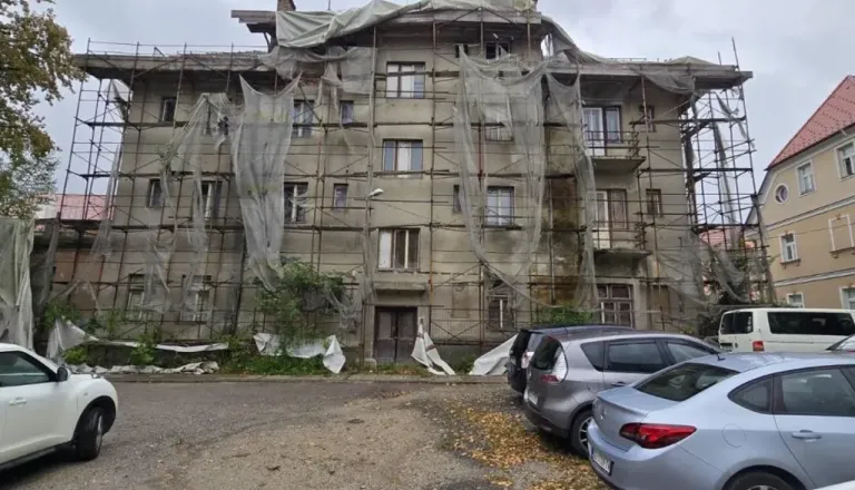 Zakaj v Kočevju niso porušili stare knjižnice, če pa bi bilo - tako župan - lažje in cenejše?