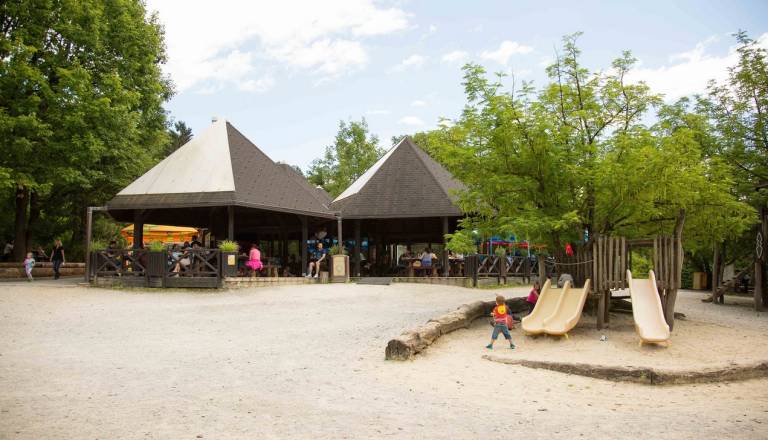 Ni preprosto biti najemnik lokala v ZOO Ljubljana. Najemnina bo vsaj toliko tisočakov na mesec, tudi zahteve niso ravno mačji kašelj