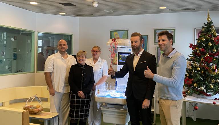 Nova grelno-reanimacijska mizica bo reševala življenja novorojenčkov v Splošni bolnišnici Ptuj