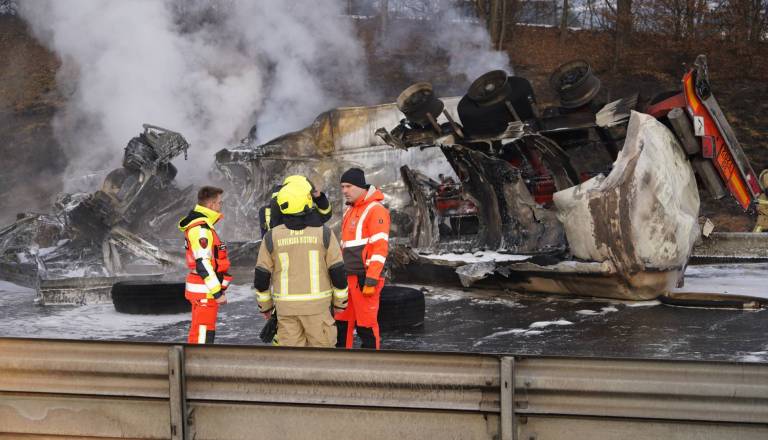 FOTO in VIDEO: Grozljivi prizori na štajerski avtocesti, neuradno umrli dve osebi
