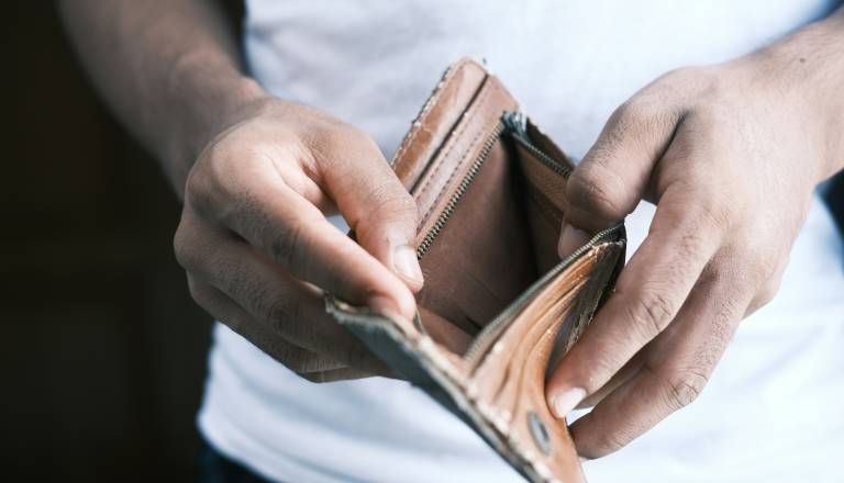 Nasedel telefonskemu klicu, ostal brez denarja na računu