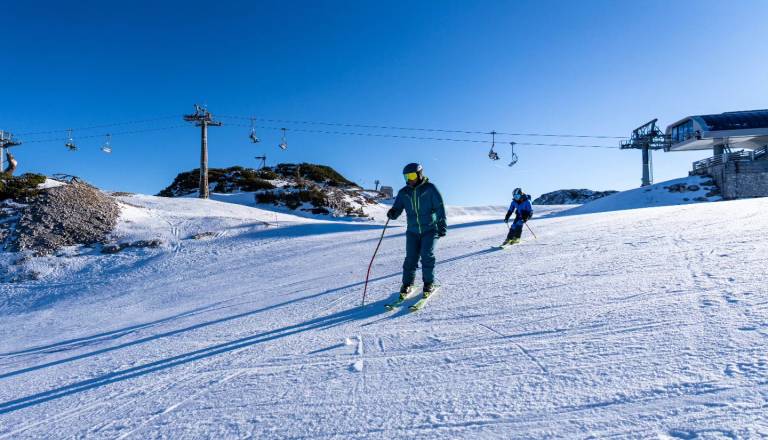 Iz Bohinja sporočajo, da vikend je kot nalašč za tek na smučeh in smučanje