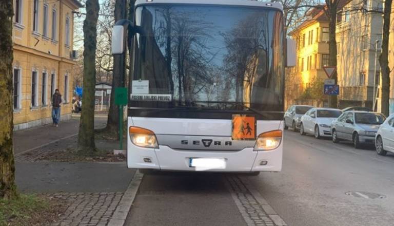 V centru Ljubljane kolesarska steza kot avtobusna postaja