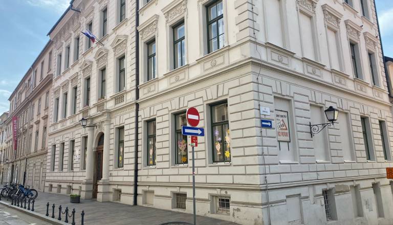 So ptujskim učencem pred poukom zaprli vrata skupnih prostorov? Ravnatelji pojasnjujejo ...