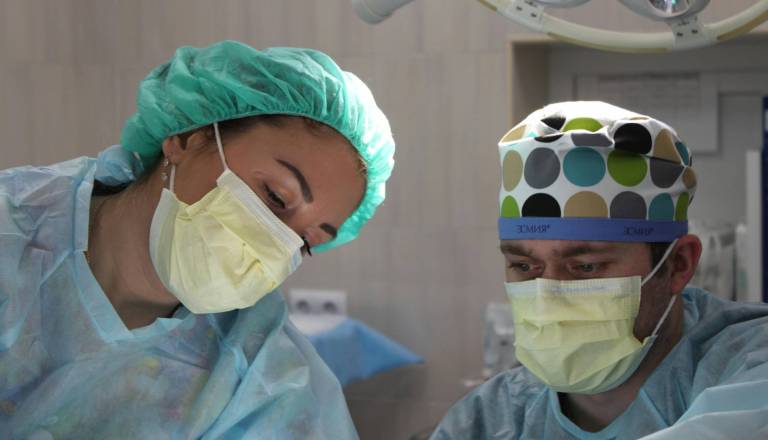 Tragičen zaplet po posegu v Turčiji, Slovenka naj bi neuradno umrla zaradi pljučne embolije