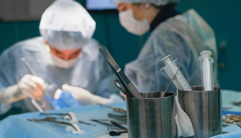 Po lepotnem posegu v Turčiji naj bi Slovenka umrla zaradi pljučne embolije