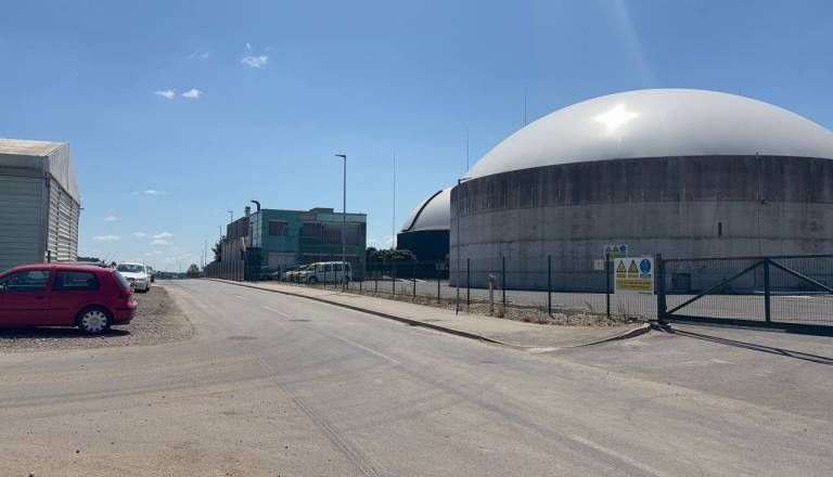 Vplivi obratovanja bioplinarne v Ormoži na okolje že zaznavni, občina dočakala odvzem okoljevarstvenega dovoljenja