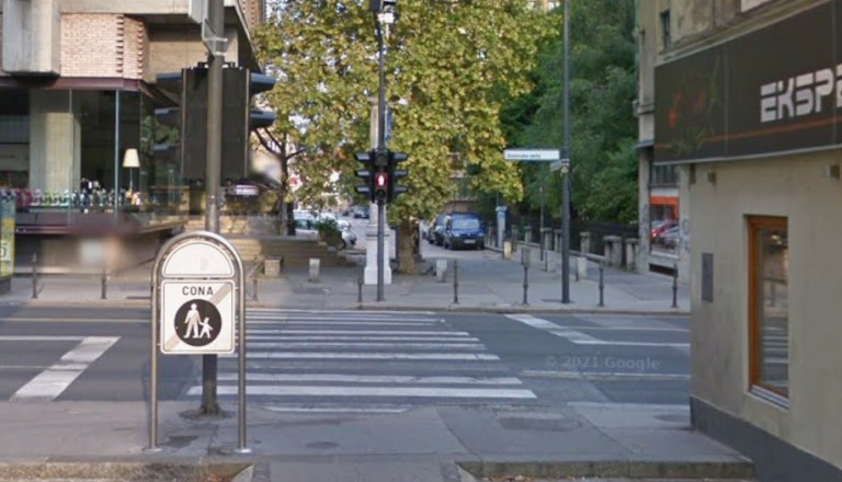 Daljše čakanje na prehodu za pešce v centru Ljubljane. Zakaj 45 sekund?
