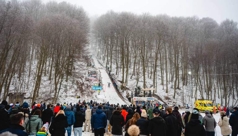 FOTO in VIDEO: Po sedmih letih znova smučarski skoki na prenovljeni skakalnici na Štajerskem