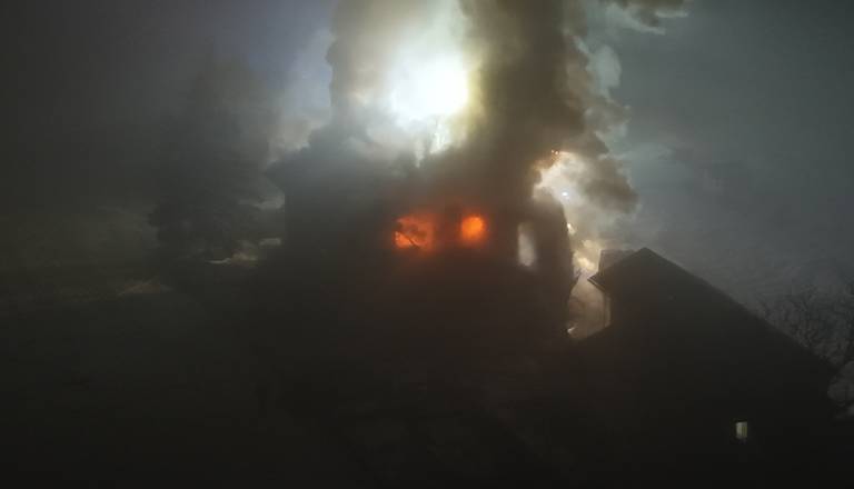 FOTO in VIDEO: Huda tragedija v okolici Ptuja: V požaru stanovanjske hiše življenje izgubil otrok