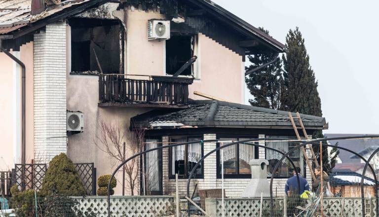 FOTO in VIDEO: Nove podrobnosti grozljivega požara, ki je vzel otroško življenje