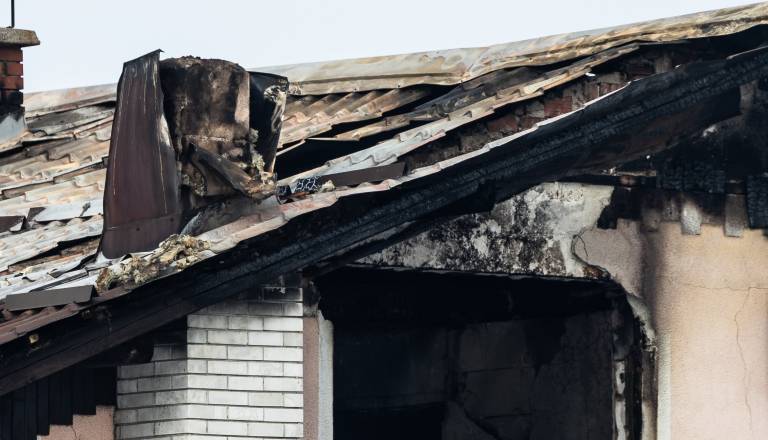 FOTO in VIDEO: Nove podrobnosti grozljivega požara, ki je zahteval življenje otroka, drugi se bori za življenje