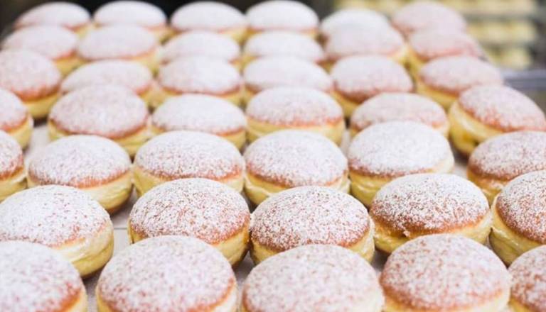 V Ptujskih pekarnah že diši po krofih! Preverite, kdaj jih lahko kupite