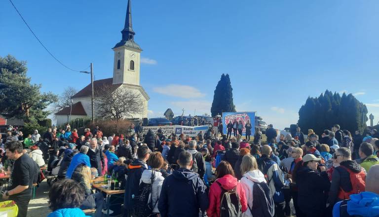 Pomagajmo mami samohranilki iz Maribora! 