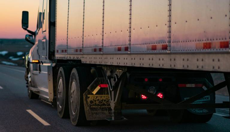 Tat ukradel tovornjak in pobegnil po avtocesti, a ni prišel daleč