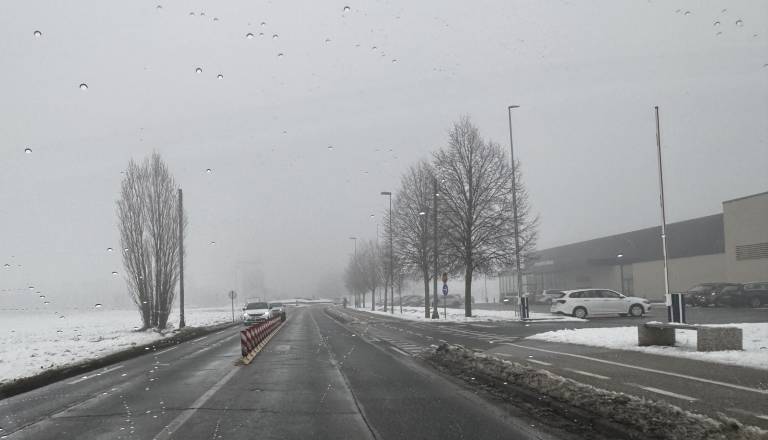 So kršitve botrovale spremembam? Na ulici Štefana Kovača nova prometna ovira