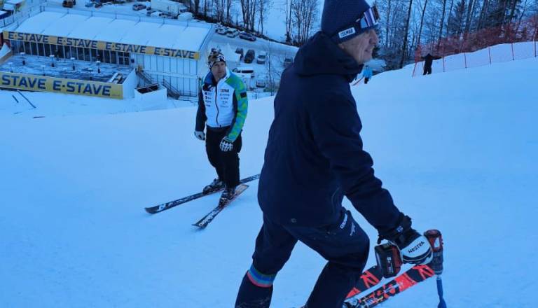 Pred Zlato lisico v Kranjski Gori: Policija napoveduje poostrene kontrole, voznica rekordno napihala 