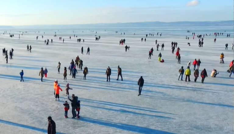 VIDEO: Balaton se je spremenil v naravno drsališče