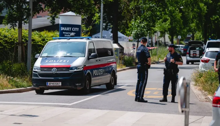 Zabarikadiral ser je v svoji hiši in po strelskem obračunu s policijo umrl