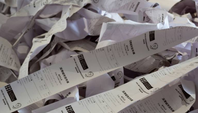 Manj papirja, več preglednosti! Javni holding Maribor spodbuja prehod na e-račune