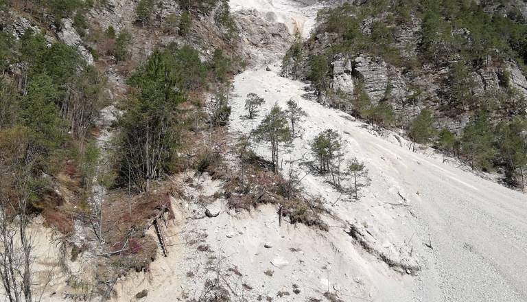 Pozor, jutri bodo v Kranjski Gori minirali. Na tem območju bo nevarno več dni