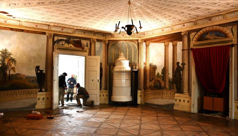 Grajska notranjost kmalu v izvirni podobi, stekla prenova parketa in peči v Gradu Ormož