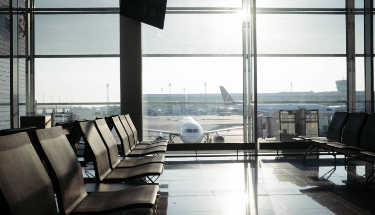 Znane so nove podrobnosti o lažnem policistu na Brniku 