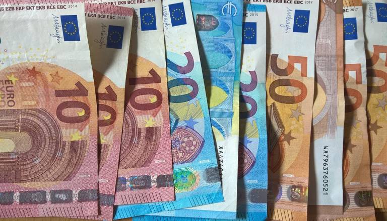 Dvig minimalne plače potrjen s strani vlade, za koliko bo zdaj višja?