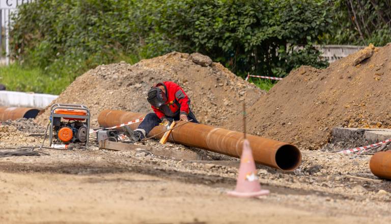 Na Jesenicah težave z vodovodnimi cevmi: Prestavili jih bodo pod parkirišče in ga povečali