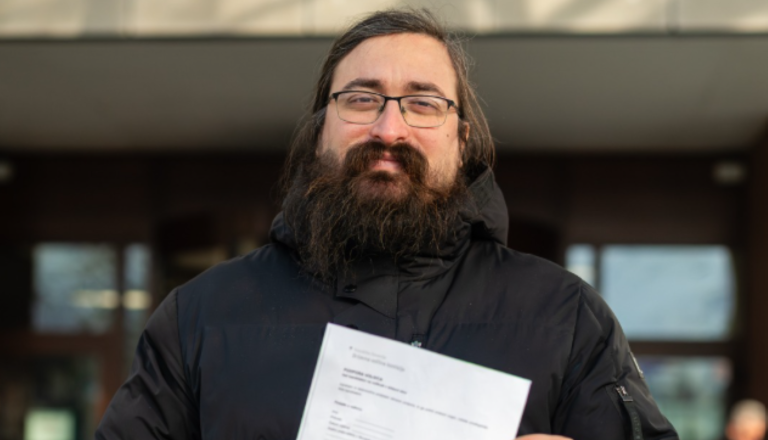 Pirati na ustavno sodišče zaradi dražjih avtobusov: »Za župana pravni red očitno ne velja«