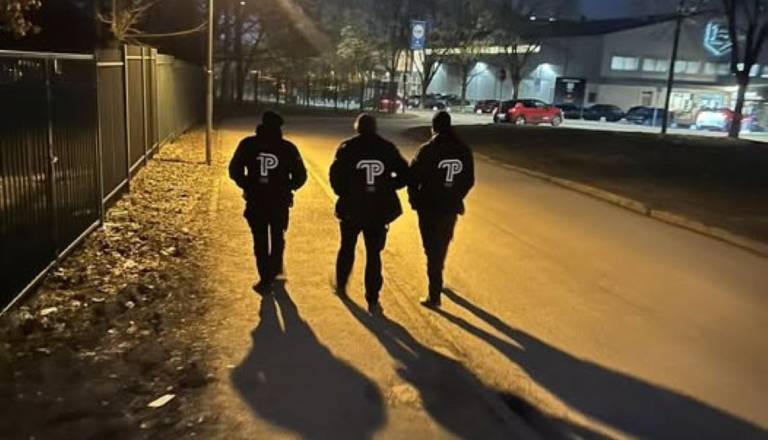 Tudi po 20. uri bo konec divjega parkiranja v Štepanjskem: Redarji na delu tudi ponoči