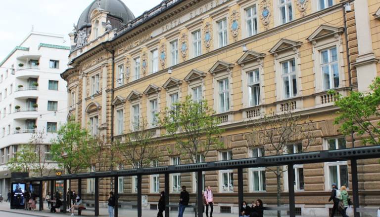 Ljubljanska ikona spreminja vlogo: Glavna pošta na Čopovi išče najemnika
