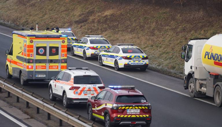 Vozniki, pozor! Na štajerski avtocesti zaradi odstranjevanja posledic gorečega vozila zaprt pas