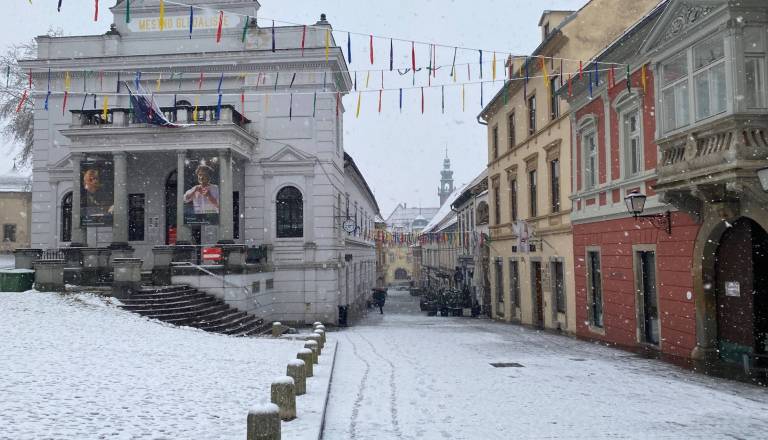 Konec tedna na Ptuju z dežjem, snegom in poledico, meteorologi svetujejo previdnost