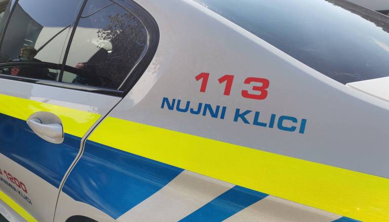 V Mariboru z gasilnikom razbil bankomat, na Ptuju vlomil prodajalno vozovnic na železniški postaji