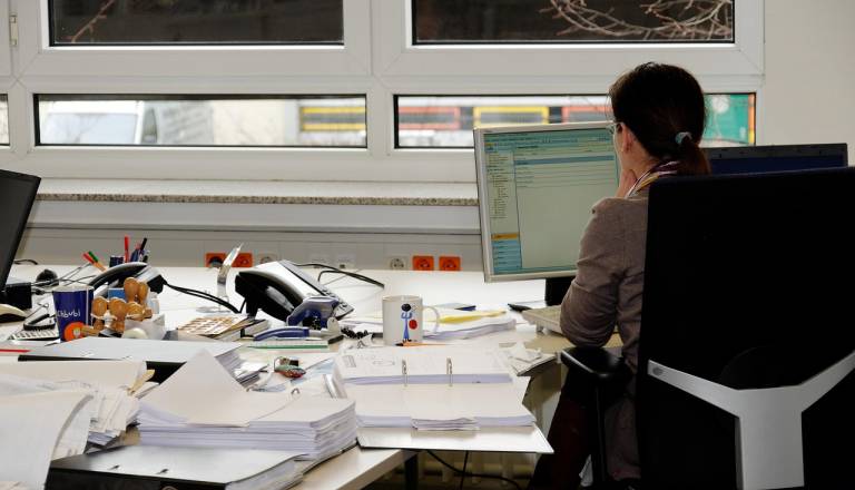 Iščete službo na Ptuju? Zaposlijo zavarovalnega zastopnika, kamnoseka in komunalnega delavca