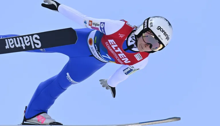 Svetovni pokal: Nika Prevc suvereno do zmage v Sapporu