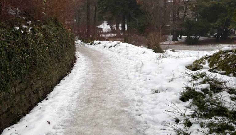 Sprehajalci, previdno! Razmere pri Treh ribnikih so nevarne