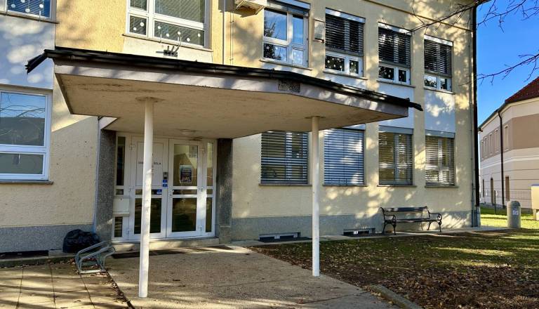 V Račah skupina otrok napadla moškega, ki je prišel na dogovorjen zmenek z mladoletnico