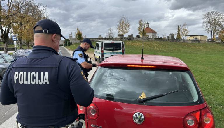 Dolgovi, zaseg denarja in pritiski na zavezance, kolikim Pomurcem je bil izdan sklep o izvršbi?