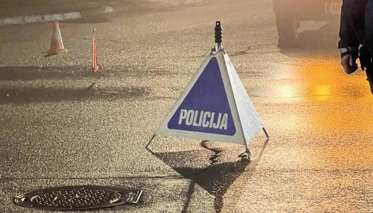 V Mariboru trčila avto in rešilec, policija prosi očividce za pomoč
